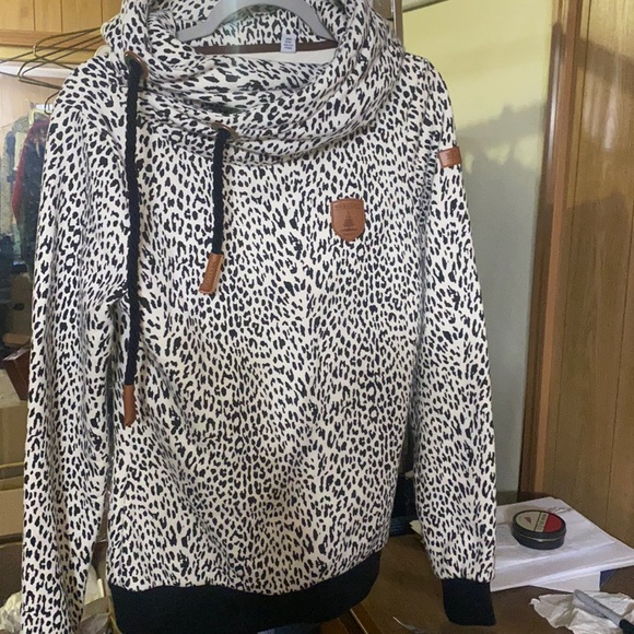 Wanakome Tops - SOLD OUT (WORN ONCE) Wanakome Hoodie RARE